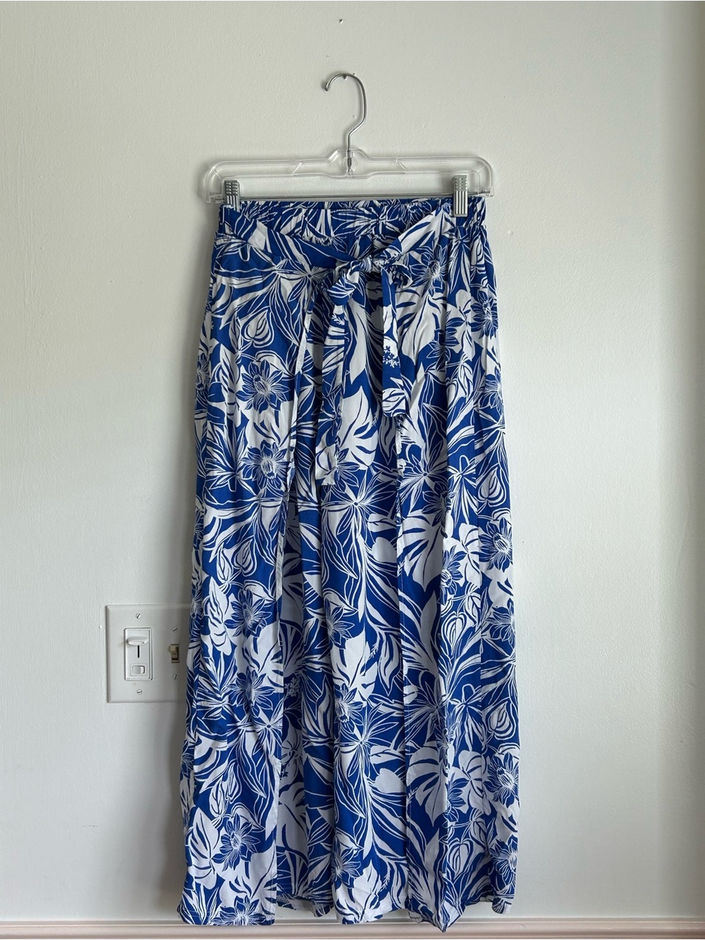 Blue Island Beach Pants Blue & White Floral Medium High Leg Slit Tropical